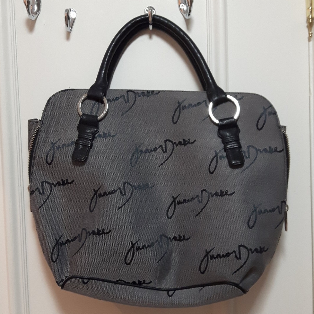 🛍️ Grey signature junior drake handbag